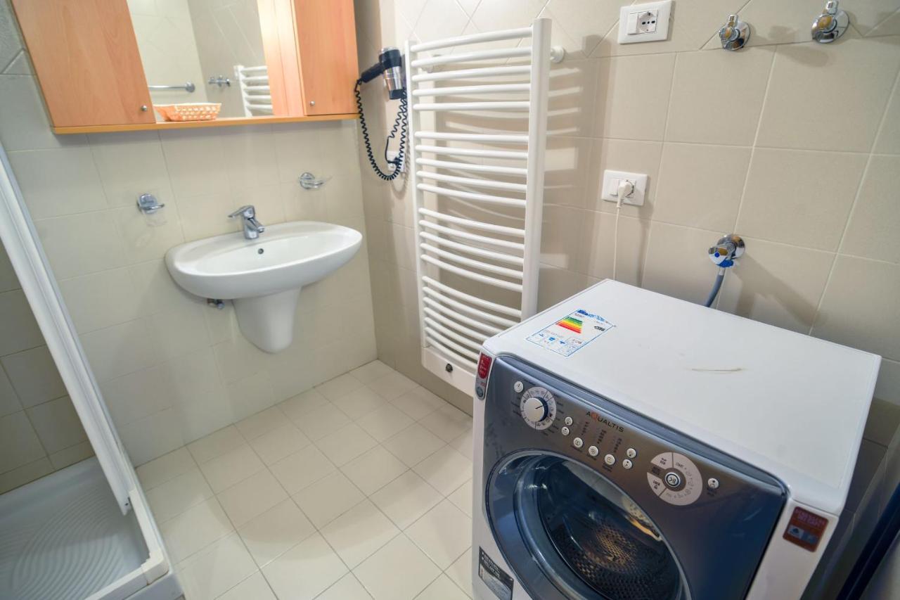 Res.Albare/Solaria Apt.Solandra Mezzana  Kültér fotó