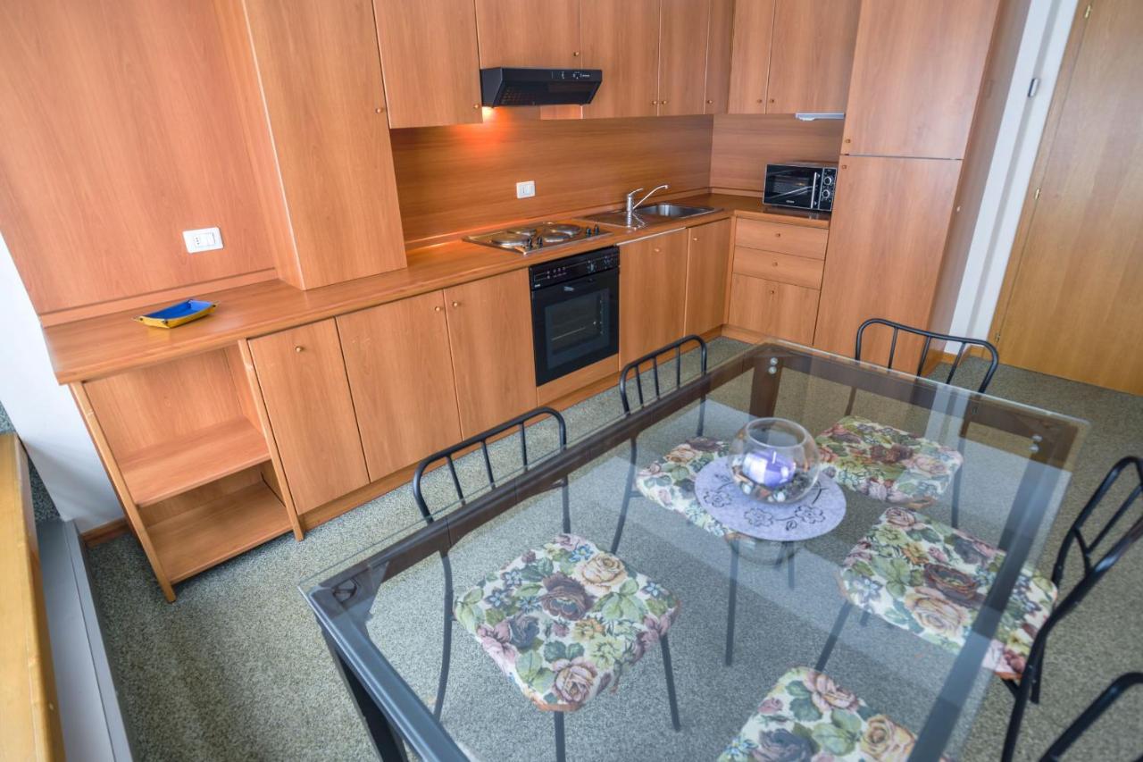 Res.Albare/Solaria Apt.Solandra Mezzana  Kültér fotó